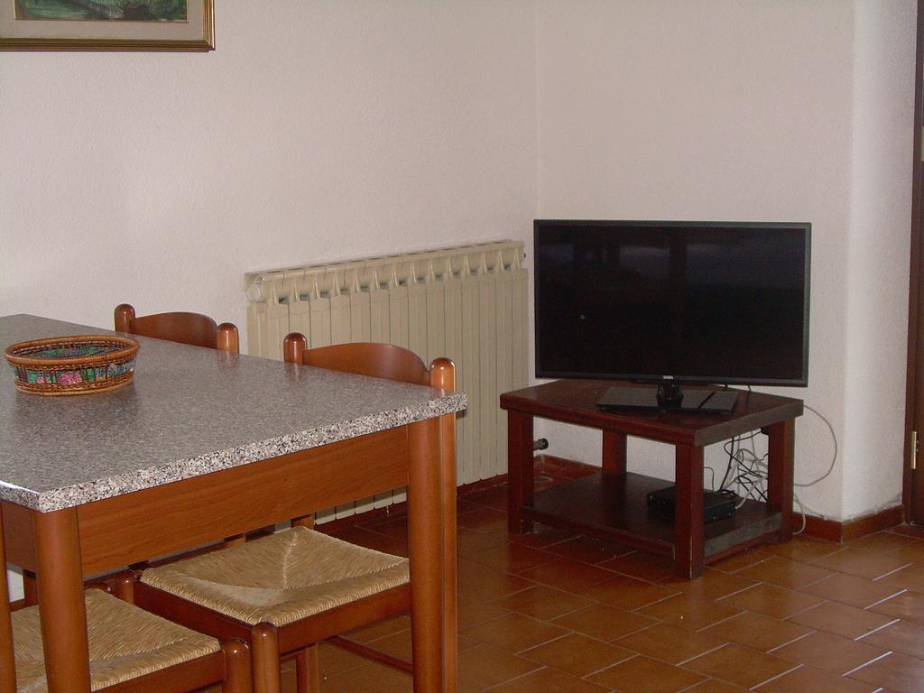 Casa Mary Apartment Brenzone sul Garda Ruang foto