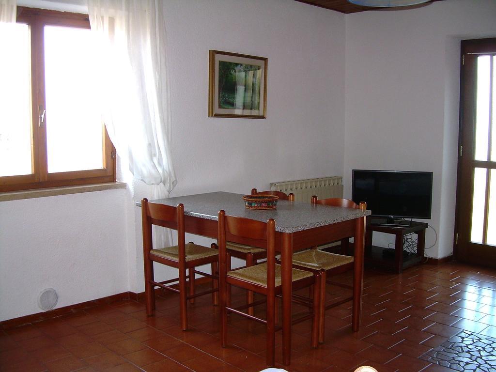 Casa Mary Apartment Brenzone sul Garda Ruang foto