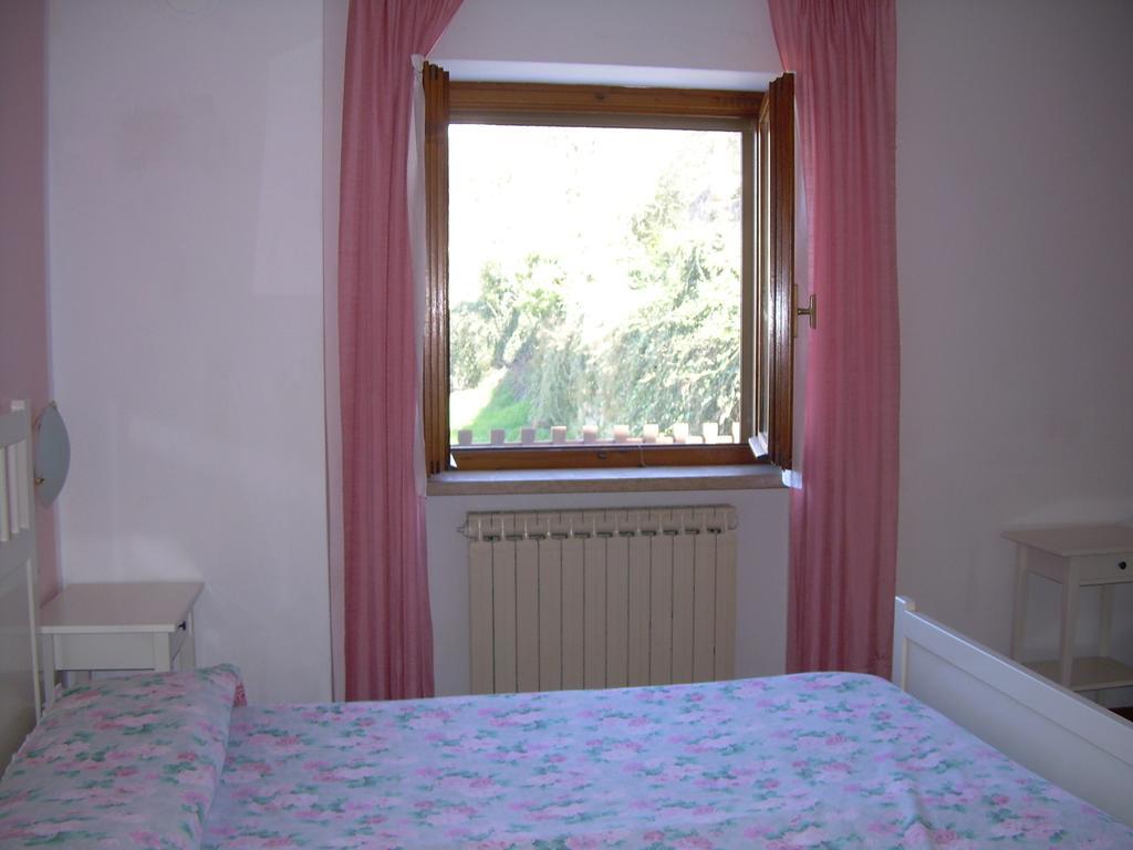 Casa Mary Apartment Brenzone sul Garda Ruang foto