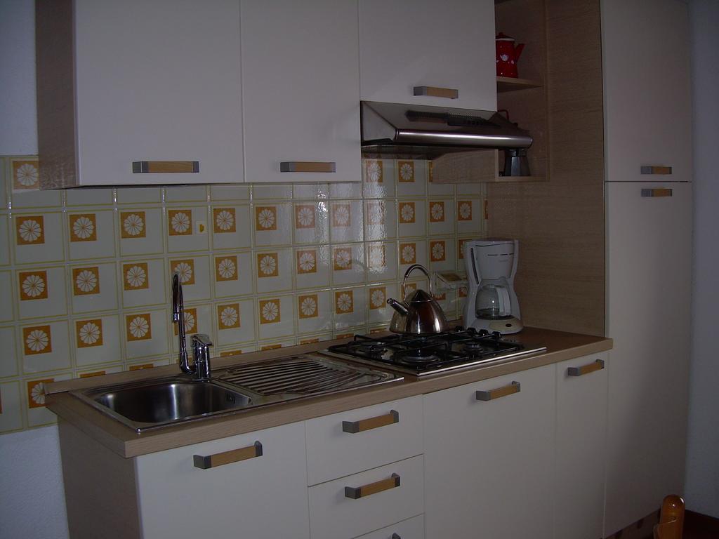 Casa Mary Apartment Brenzone sul Garda Ruang foto