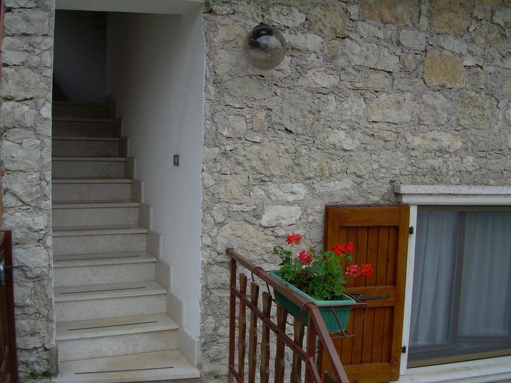 Casa Mary Apartment Brenzone sul Garda Ruang foto
